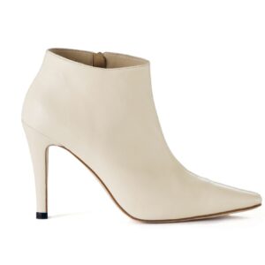 Zapatos blancos, de cuero con taco